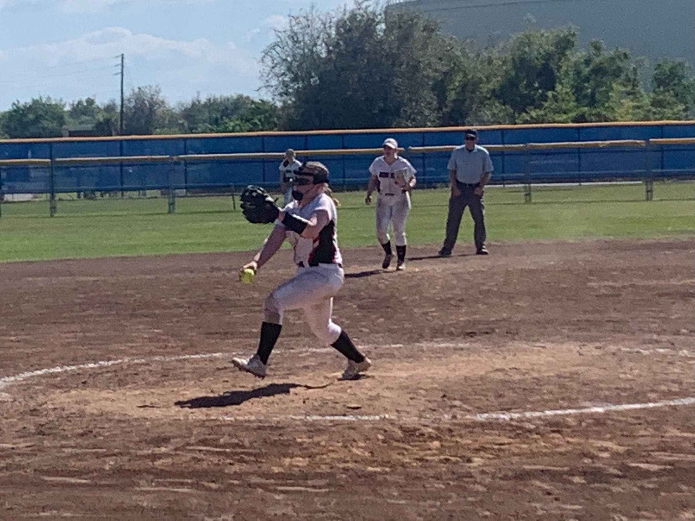 Softball Get Two Wins in Kissimmee